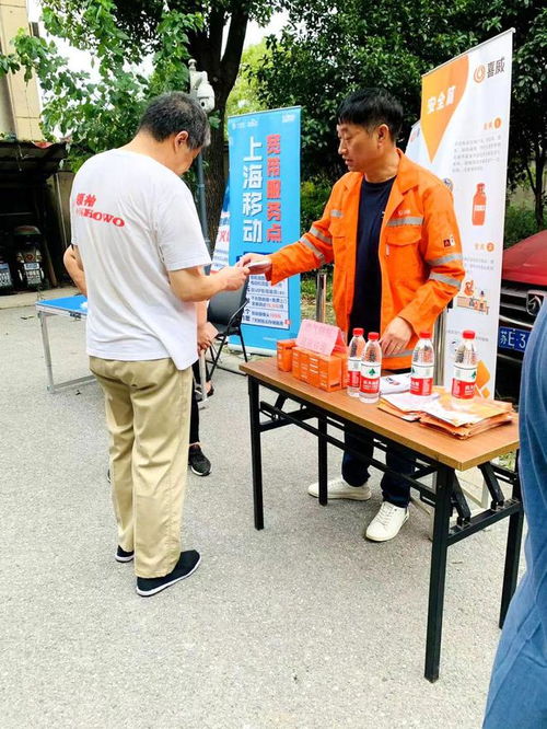 寶山開(kāi)展便民服務(wù)活動(dòng)，理發(fā)、安全宣傳、法律咨詢(xún)等一應(yīng)俱全，網(wǎng)絡(luò)技術(shù)服務(wù)同步上線(xiàn)